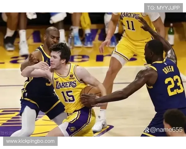 罗伯特·威廉姆斯内线防守效率领跑全队，护筐改变对手进攻选择